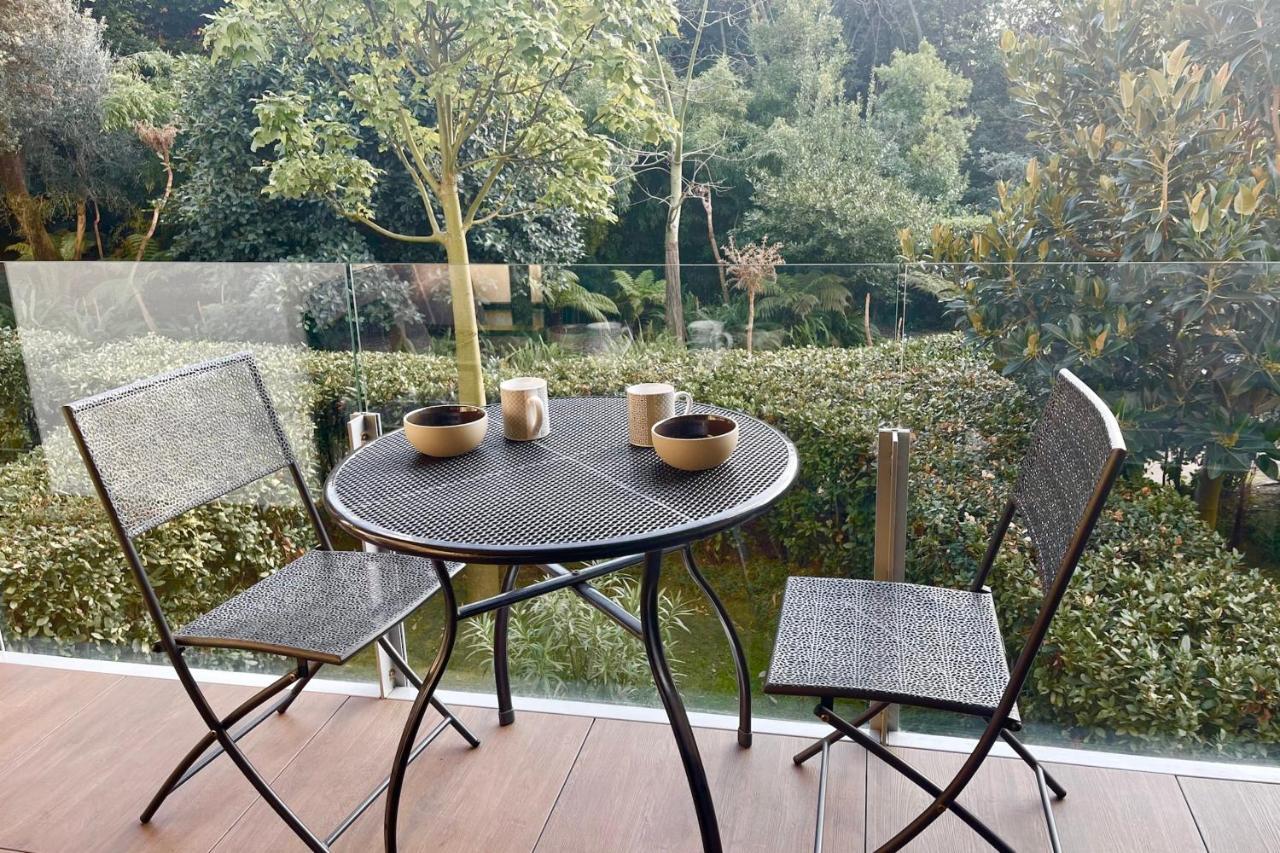Hébergement de vacances Oxford 1 Bedroom In A Brand New Building With A Pool *